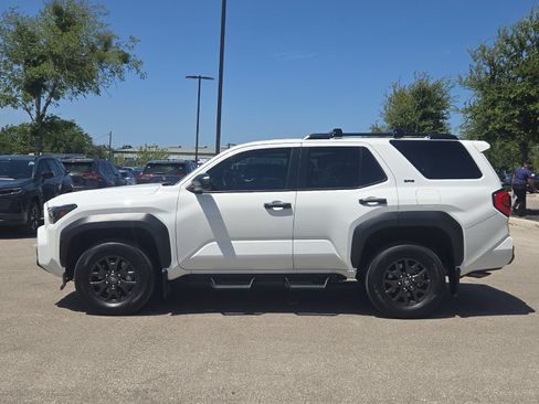 Certified 2025 Toyota 4Runner SR5 AWD/4WD image 2