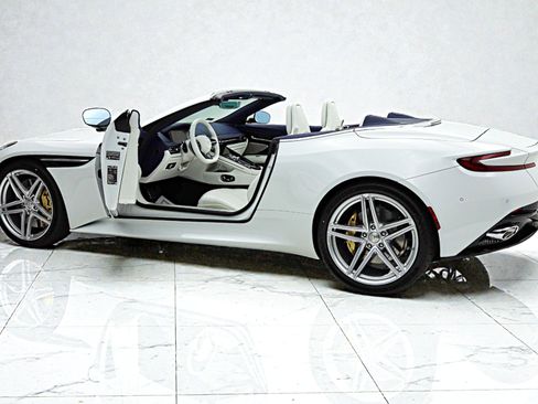 Used 2026 Aston Martin DB12 Convertible RWD image 5