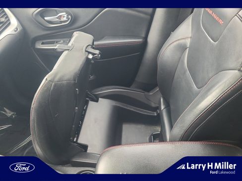 Used 2015 Jeep Cherokee Trailhawk w/ Leather Interior Group image 33