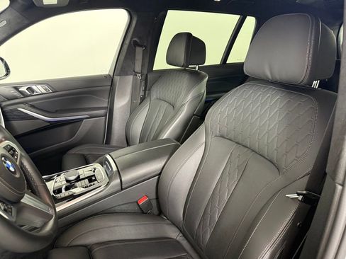 Used 2023 BMW X7 xDrive40i w/ M Sport Package AWD/4WD image 5
