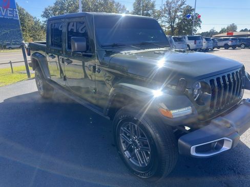 Used 2023 Jeep Gladiator Sport image 28