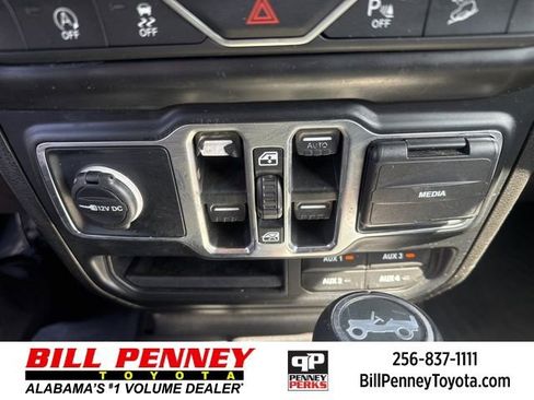 Used 2019 Jeep Wrangler Unlimited Sahara w/ Quick Order Package 24M Moab image 31