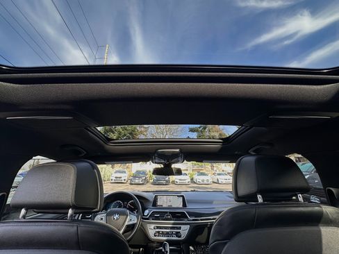 Used 2019 BMW 740i w/ Executive Package image 6