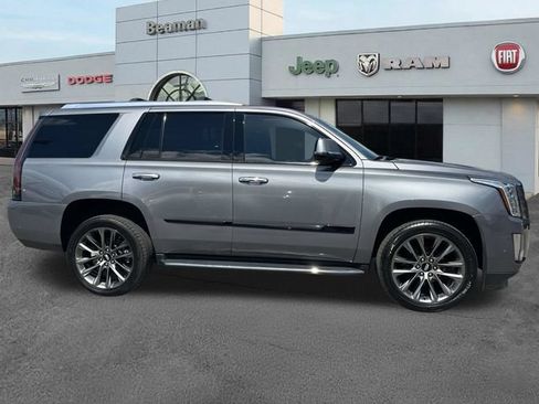 Used 2020 Cadillac Escalade Luxury w/ Escalade Sport Edition AWD/4WD image 8