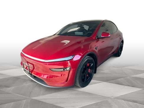 Used 2026 Tesla Model Y AWD image 1