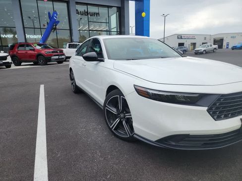 Used 2023 Honda Accord Sport image 2