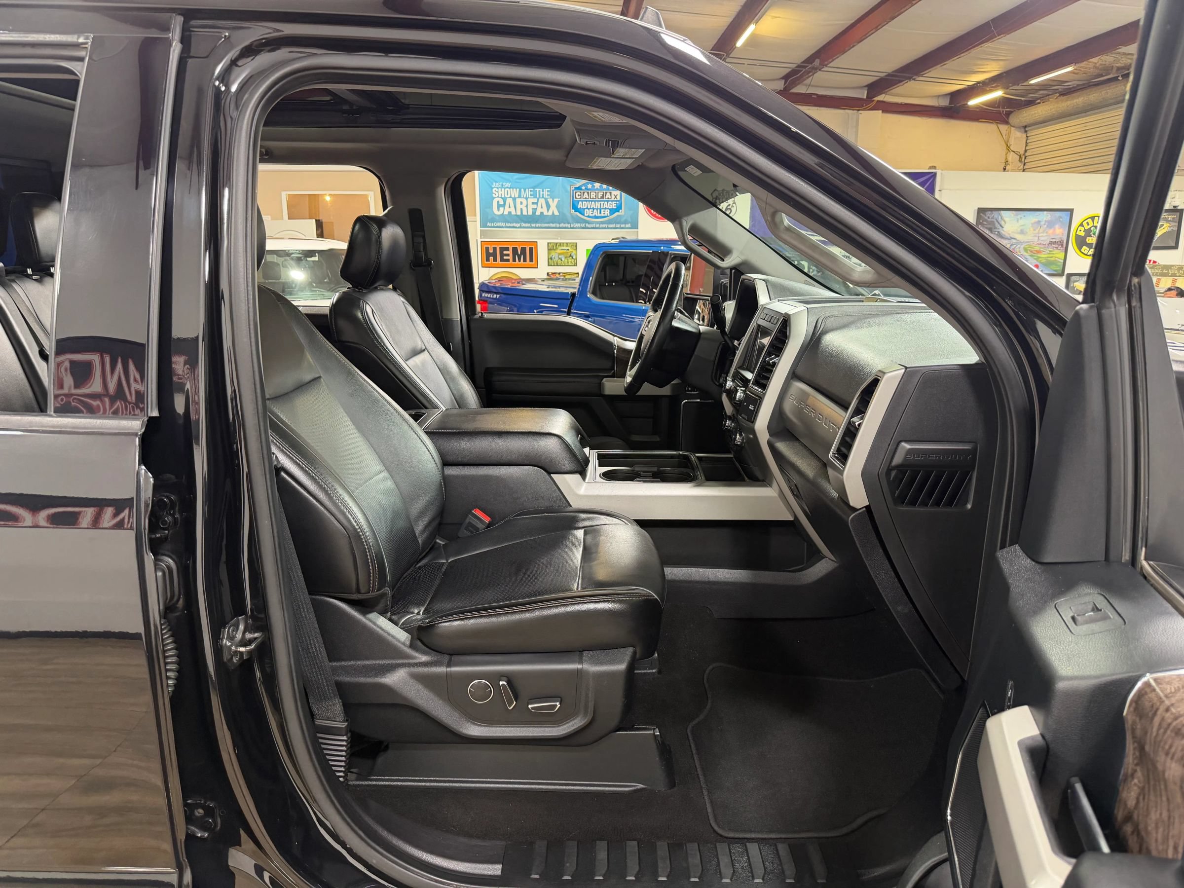 Used 2019 Ford F250 Lariat w/ Lariat Ultimate Package AWD/4WD image 22