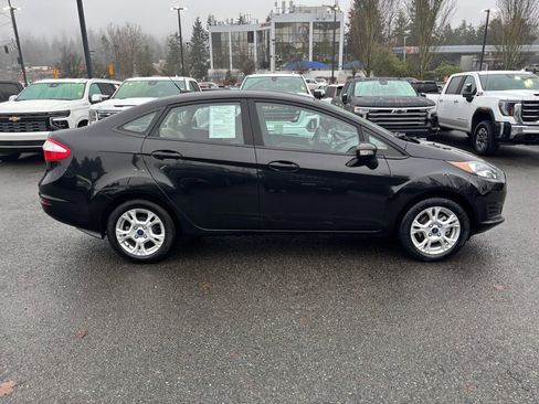 Used 2015 Ford Fiesta SE w/ Comfort Package image 4
