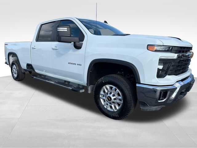 Used 2025 Chevrolet Silverado 2500 LT w/ Convenience Package AWD/4WD image 9