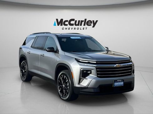 Certified 2025 Chevrolet Traverse LT w/ Sun and Wheel Package image 1