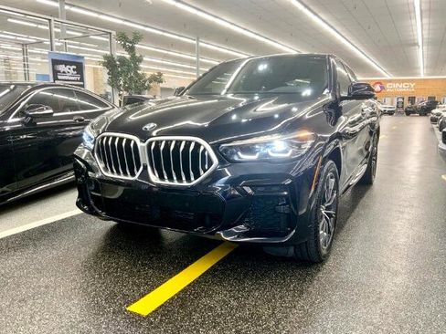 Used 2022 BMW X6 xDrive40i w/ M Sport Package image 2