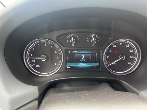 Used 2018 Buick Enclave Essence image 11