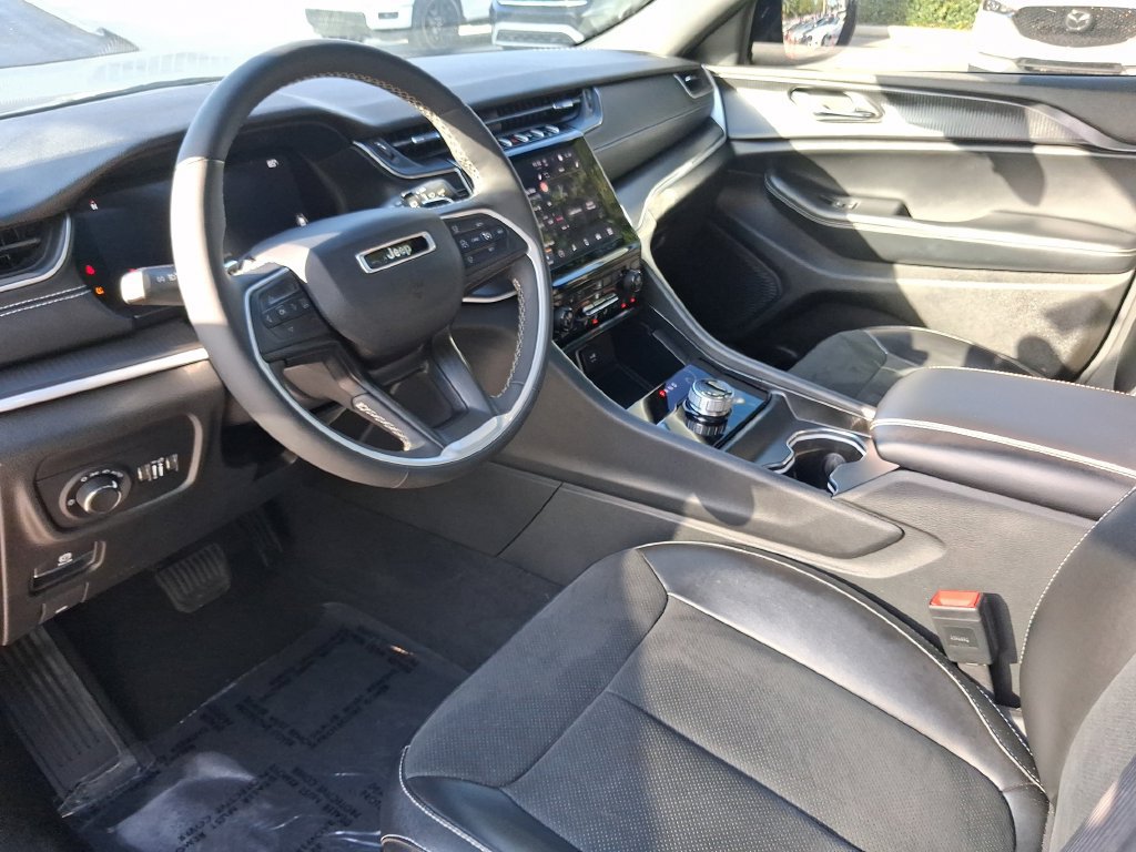 Used 2024 Jeep Grand Cherokee Altitude RWD image 17