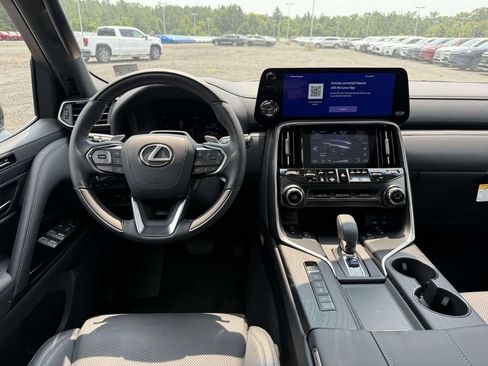 Used 2025 Lexus LX 700h Luxury AWD/4WD image 8