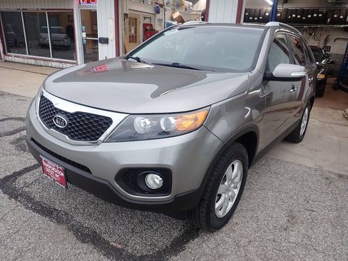 Used 2012 Kia Sorento LX w/ Convenience Pkg FWD image 2