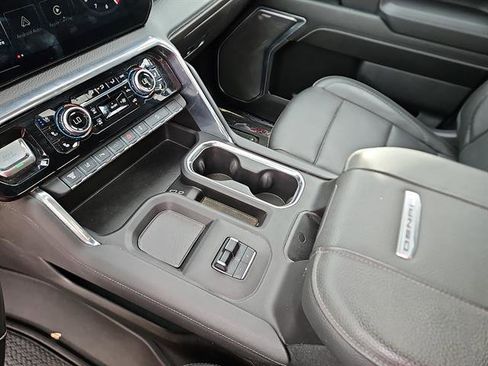 Used 2025 GMC Sierra 3500 Denali w/ Denali Reserve Package image 20