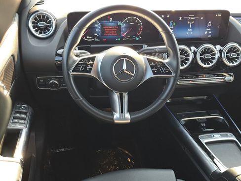 Used 2025 Mercedes-Benz GLA 250 image 11