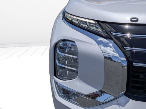 New 2026 Mitsubishi Outlander SE FWD image 9