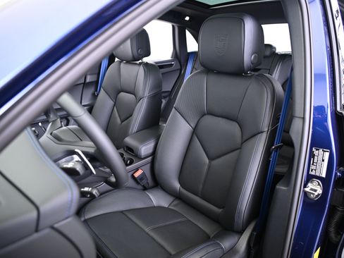 Certified 2025 Porsche Macan image 37