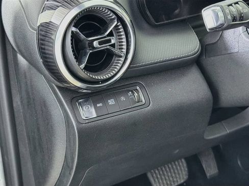 Used 2025 Chevrolet Equinox LT AWD/4WD image 13