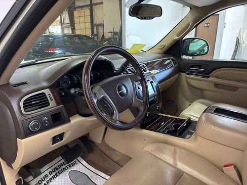 Used 2014 GMC Yukon XL Denali AWD/4WD image 8