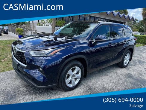 Used 2022 Toyota Highlander LE AWD/4WD image 1