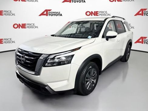 Used 2024 Nissan Pathfinder SV FWD image 3