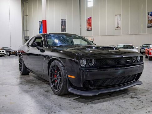 Used 2016 Dodge Challenger SRT Hellcat RWD image 9