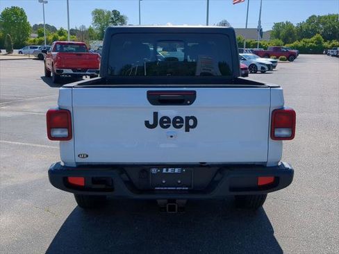 Certified 2023 Jeep Gladiator Sport AWD/4WD image 4