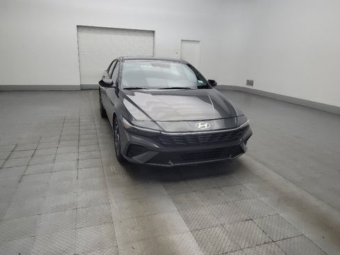 Used 2025 Hyundai Elantra Sport FWD image 13
