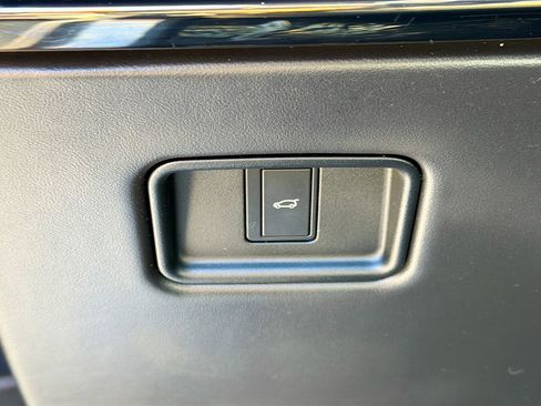 Used 2024 Land Rover Range Rover Sport SE image 37