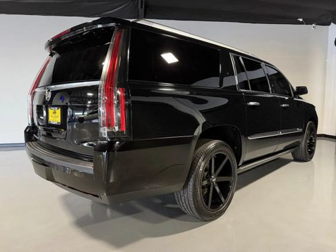 Used 2015 Cadillac Escalade ESV Premium AWD/4WD image 4