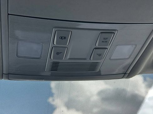 Used 2022 Volkswagen Taos SE FWD image 40