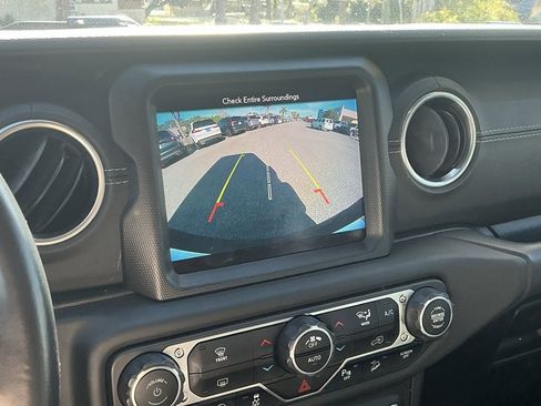 Used 2018 Jeep Wrangler Unlimited Sahara image 46