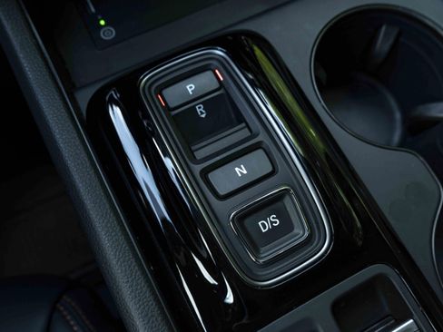 Used 2025 Honda Pilot TrailSport image 31
