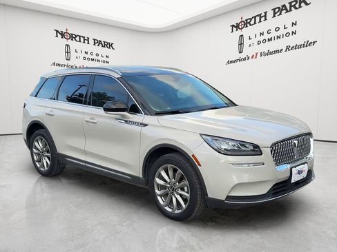 Used 2022 Lincoln Corsair FWD w/ Premium Package image 7