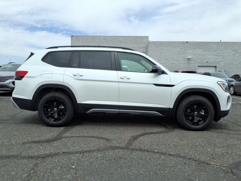 New 2026 Volkswagen Atlas Peak Edition AWD/4WD image 8