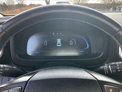 Used 2025 Hyundai Venue SEL image 17