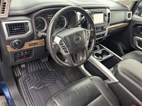 Used 2018 Nissan Titan SL w/ Chrome Package AWD/4WD image 10