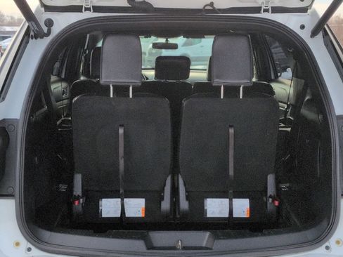 Certified 2018 Ford Explorer XLT w/ Equipment Group 202A image 37