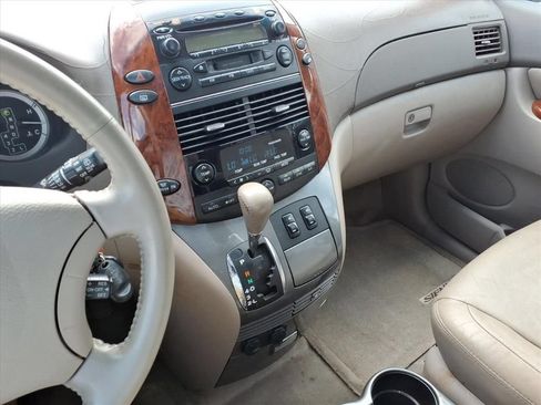 Used 2004 Toyota Sienna XLE w/ XLE Pkg 14 FWD image 28