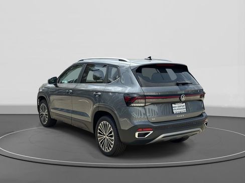 New 2026 Volkswagen Taos SE FWD image 3