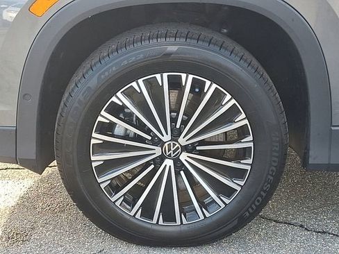 Certified 2025 Volkswagen Tiguan S w/ 18" Wheel Package image 27