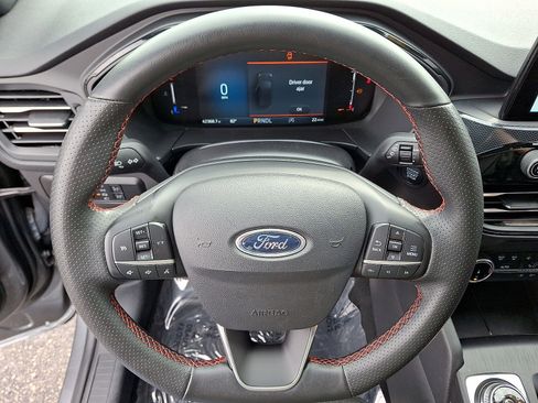 Used 2025 Ford Escape ST-Line FWD image 16