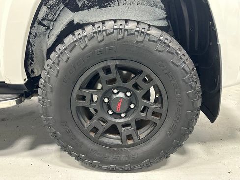 Used 2015 Toyota 4Runner SR5 AWD/4WD image 61