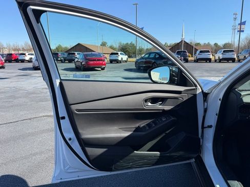 New 2025 Honda Accord SE image 18