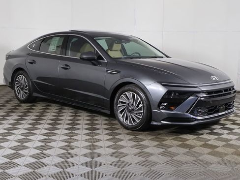 Used 2025 Hyundai Sonata Limited FWD image 54