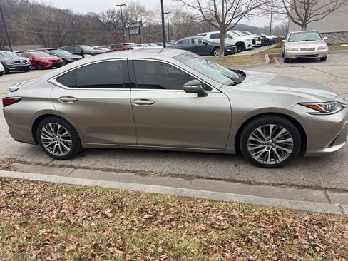 Used 2019 Lexus ES 350 image 4