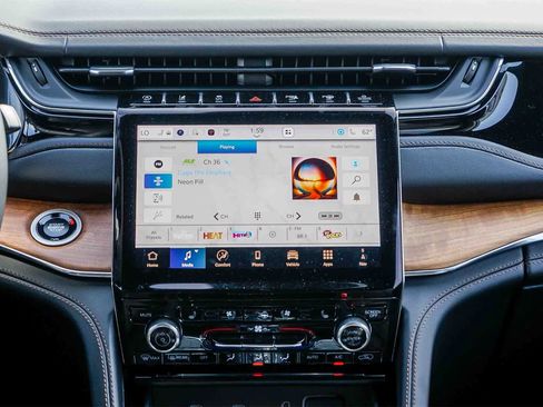 New 2025 Jeep Grand Cherokee Summit image 15