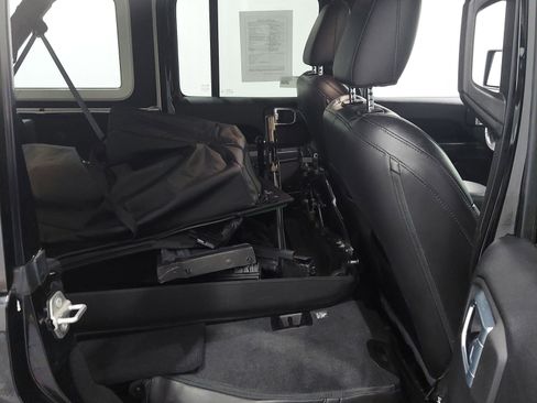 Used 2021 Jeep Wrangler Unlimited Sahara AWD/4WD image 18